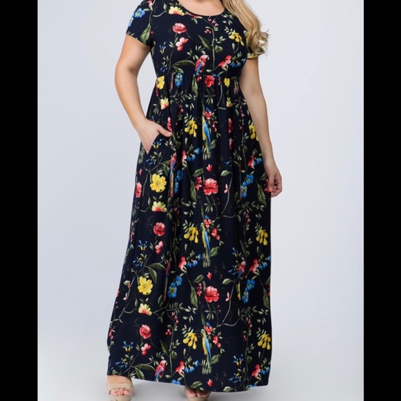 New Plus Size Floral Pocketed Maxi Dress - Picture 2 of 3
